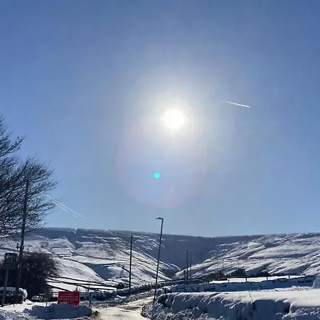 Апартаменты The Shearer's Hut In The Peak Park *