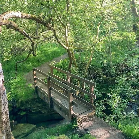 Апартаменты The Shearer's Hut In The Peak Park *